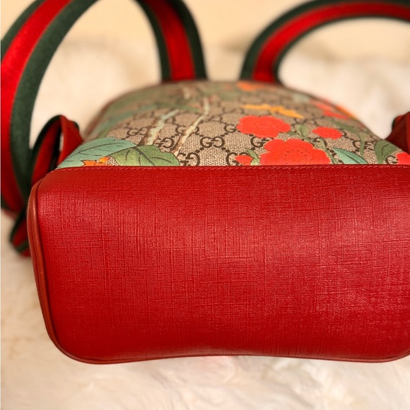 Authentic Gucci bagpack - Picture 6 of 10